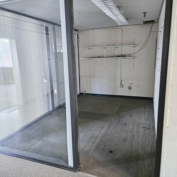 More Photos Of 350 Center St, Grayslake Warehouse For Sale