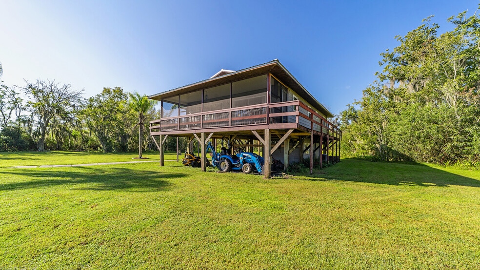 More Photos Of 6001 Bird Island Dr, Lady Lake Lodge Meeting Hall For Sale