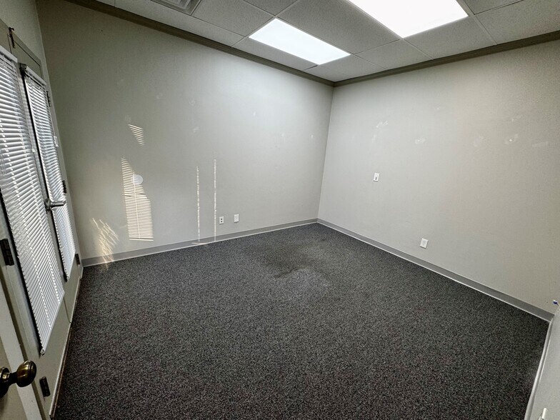 More Photos Of 6800 W 107th St, Overland Park Office For Sale