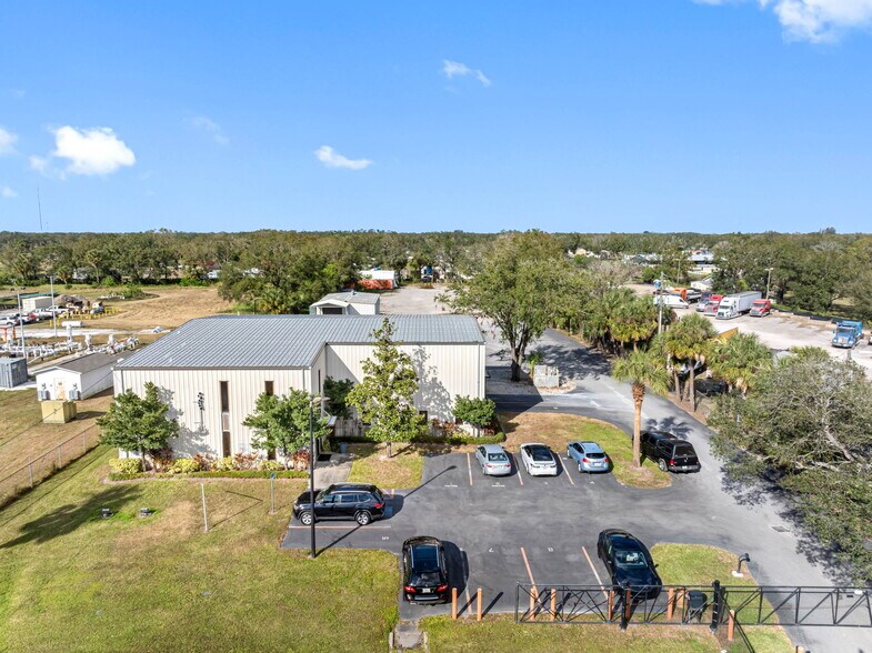 Primary Photo Of 5910 Hartford St, Tampa Warehouse For Lease