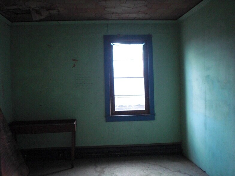 More Photos Of 113 S Washington St, Carbondale Flex For Sale