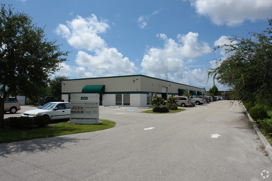 More Photos Of 1052-1060 Endeavor Ct, Nokomis Warehouse For Lease