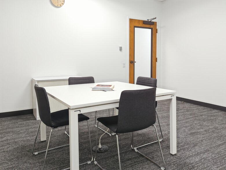 More Photos Of 9211 Forest Hill Ave, Richmond Coworking Space