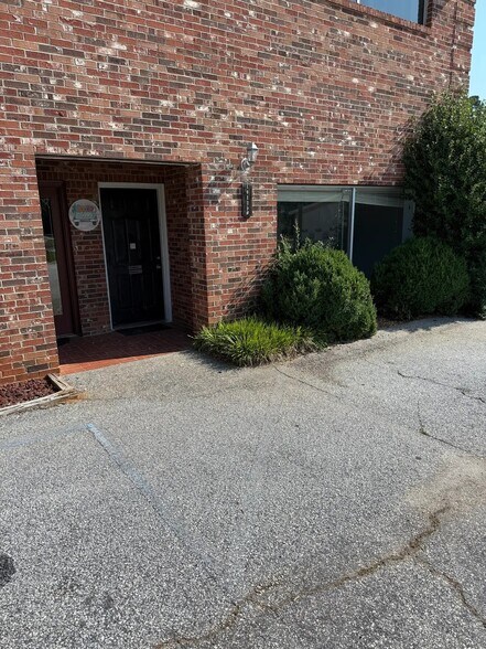 Primary Photo Of 10135-10139 Clemson Blvd, Seneca Office For Lease