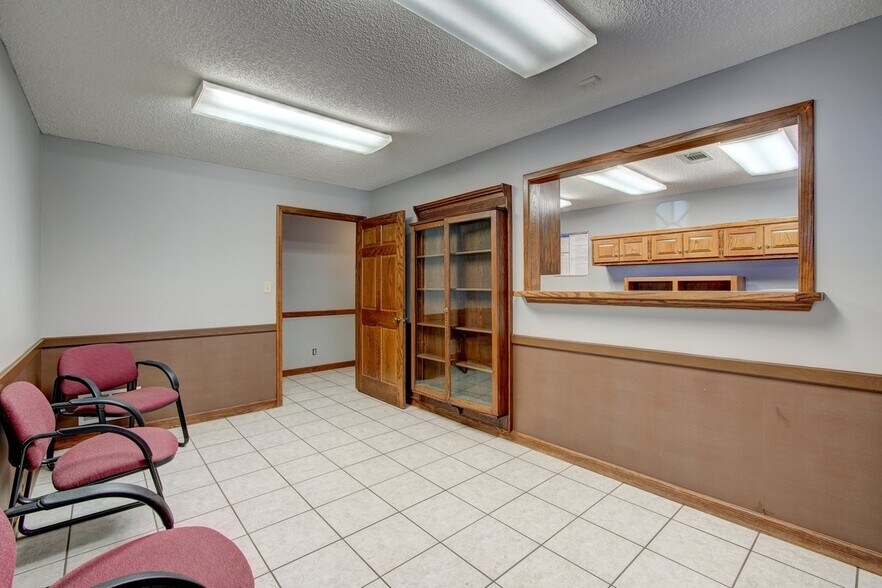 More Photos Of 715 Hobson Ave, Hot Springs National Park Office For Sale