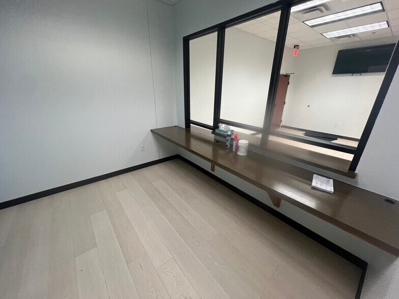 More Photos Of 3202 S W S Young Dr, Killeen Medical For Lease