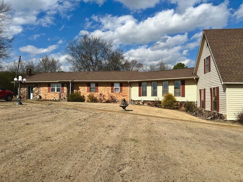 More Photos Of 2840 McCullough Blvd, Belden Office Residential For Sale