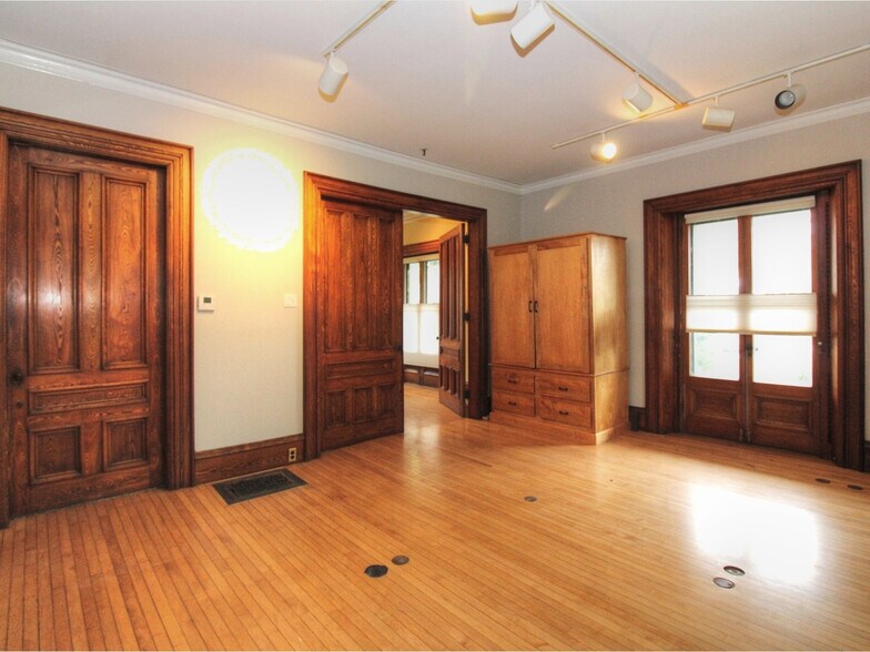 More Photos Of 5224 Shelburne Rd, Shelburne Apartments For Lease