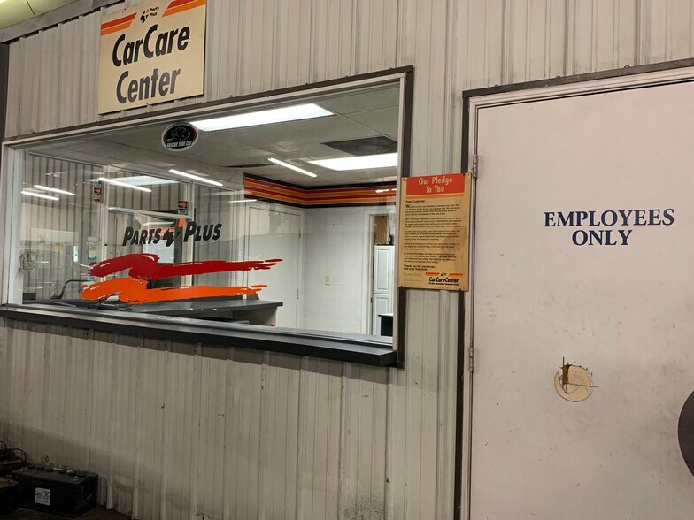 More Photos Of 1510 Washington St, Commerce Auto Repair For Lease