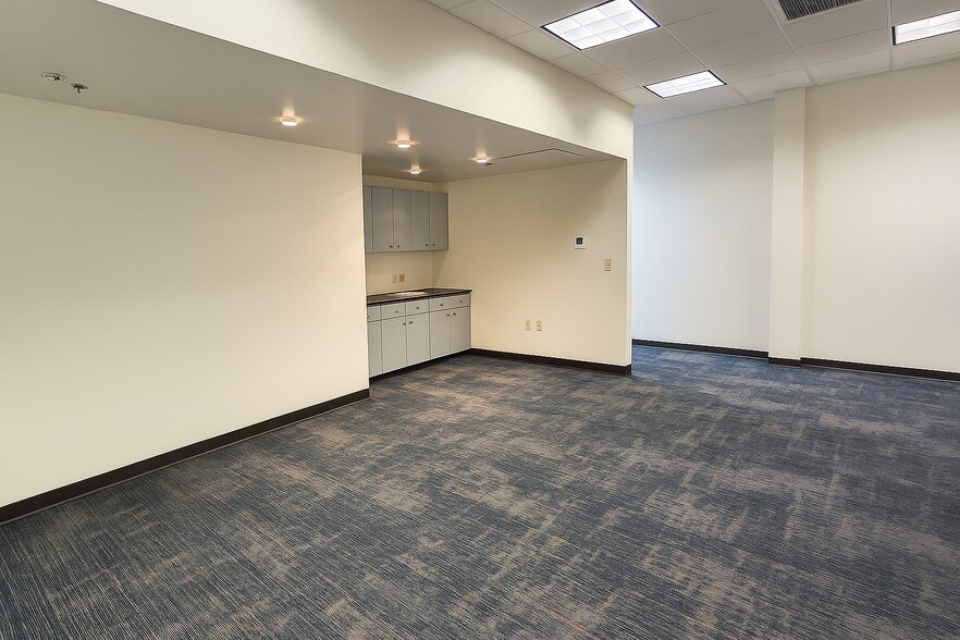 More Photos Of 4017 W Dr Martin Luther King Jr Blvd, Tampa Office For Lease