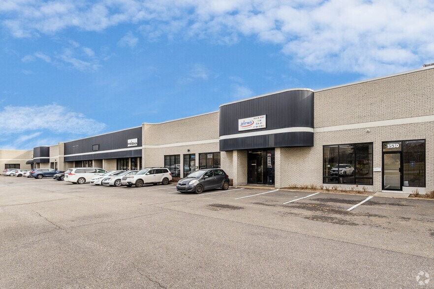 More Photos Of 3450-3560 Boul Poirier, Montréal Warehouse For Lease