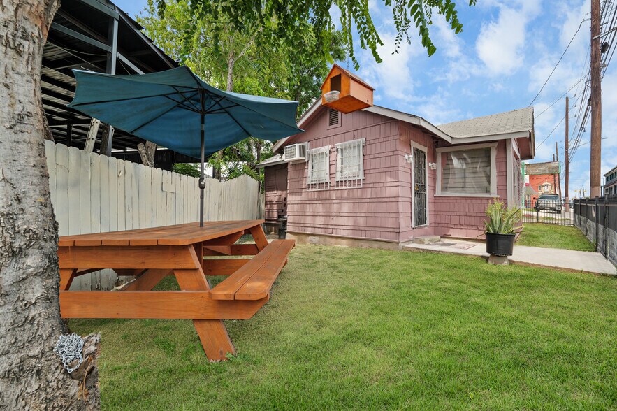 More Photos Of 611 Fredericksburg Rd, San Antonio Freestanding For Lease