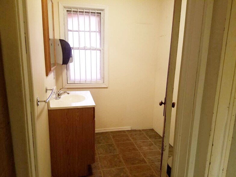 More Photos Of 600 Fairmount Ave, Jamestown Freestanding For Sale