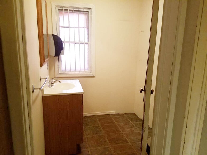 More Photos Of 600 Fairmount Ave, Jamestown Freestanding For Sale