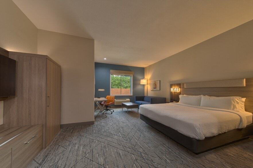 More Photos Of 600 US Highway 59 S, Cleveland Hotel For Sale