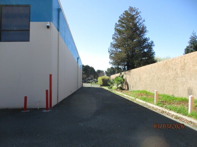 More Photos Of 2685 E Leland Rd, Pittsburg Freestanding For Lease
