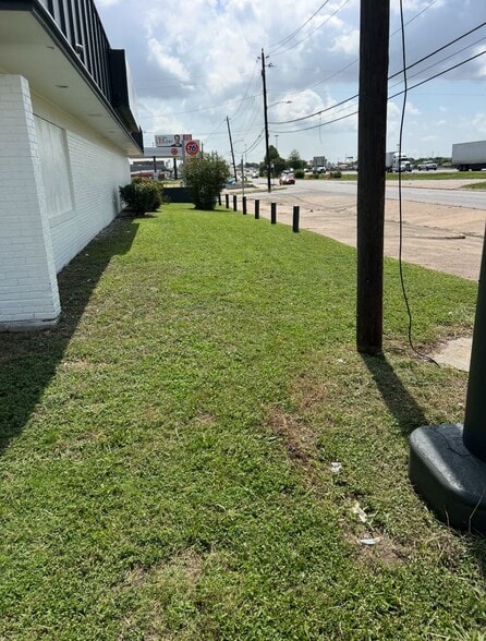 More Photos Of 13131 East Fwy, Houston Freestanding For Sale