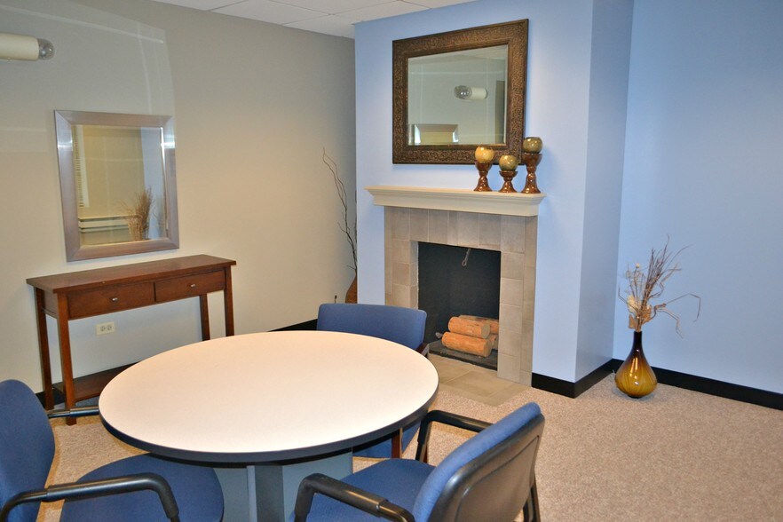 More Photos Of 430 Park Ave, Highland Park Office For Lease