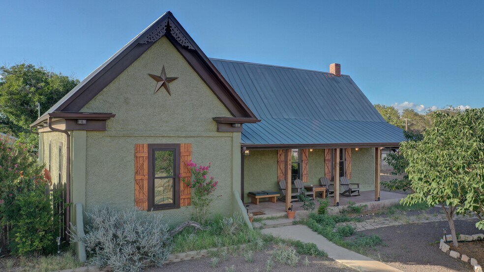 More Photos Of 405 W Avenue E, Alpine Specialty For Sale