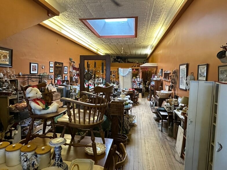 More Photos Of 608 Broadway St, Lincoln Storefront For Sale