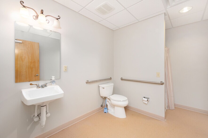 More Photos Of 3135 Wilmington Rd, Neshannock Medical For Lease