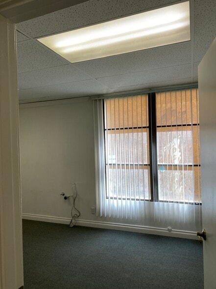 More Photos Of 1625 E 17th St, Santa Ana Office For Lease