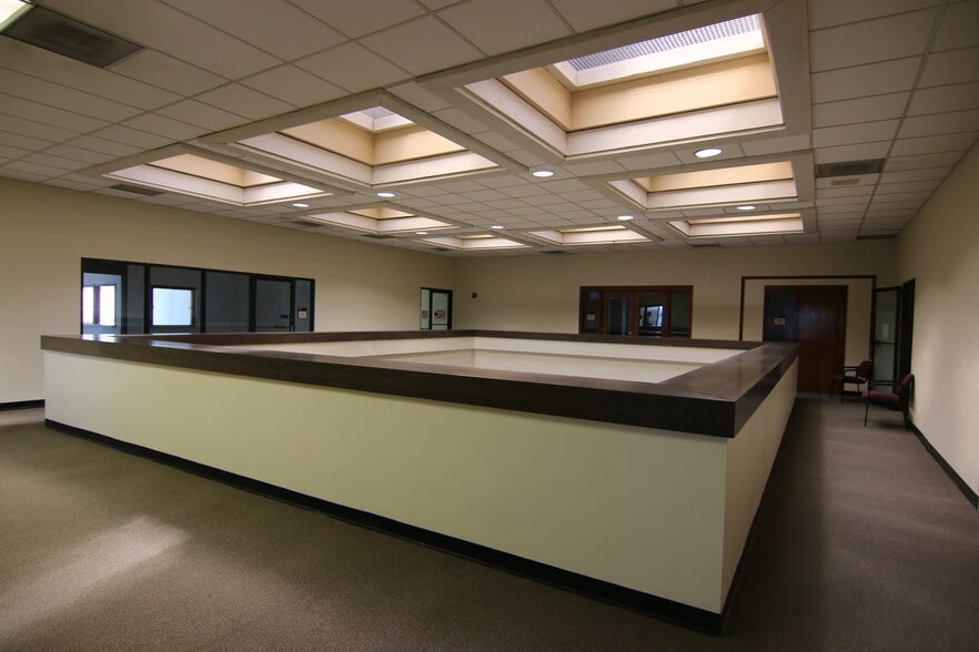 More Photos Of 7598 N Mesa St, El Paso Office For Sale