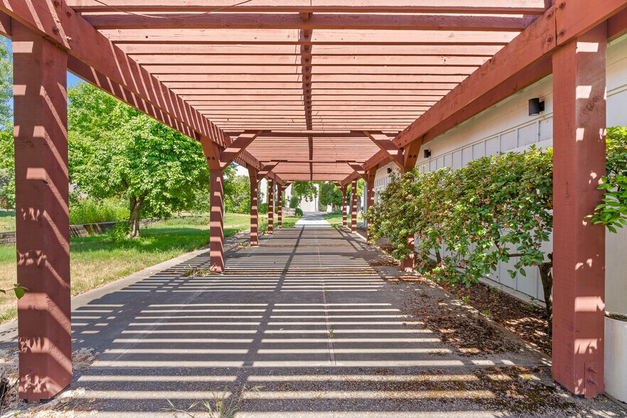 More Photos Of 2399 N State Street, Ukiah Manufacturing For Lease