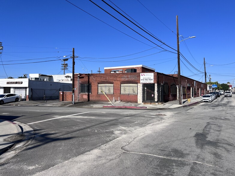 Primary Photo Of 15140-15180 Raymer St, Van Nuys Warehouse For Lease