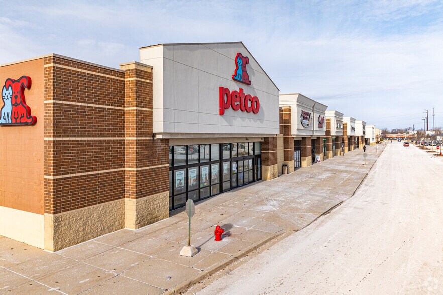 Primary Photo Of 352-362 Randall Rd, South Elgin Freestanding For Lease