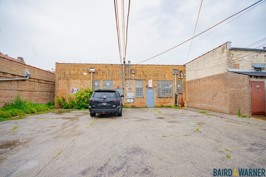 More Photos Of 4827-4831 W Irving Park Rd, Chicago Office For Lease
