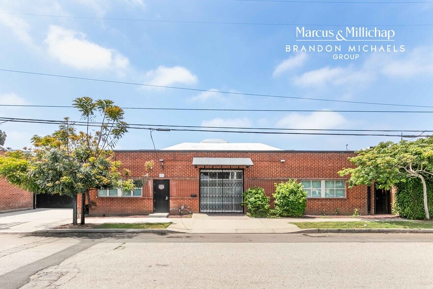 More Photos Of 2275 S Carmelina Ave, Los Angeles Showroom For Sale