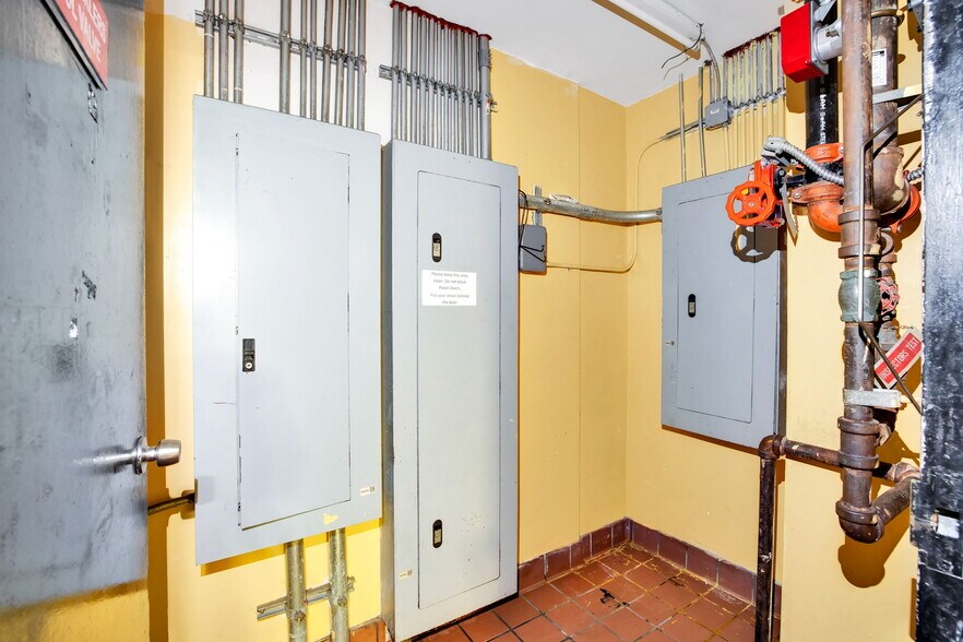 More Photos Of 701 W 7th St, Los Angeles Apartments For Lease