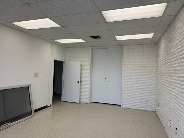 More Photos Of 597 Vandalia St, Memphis Flex For Sale