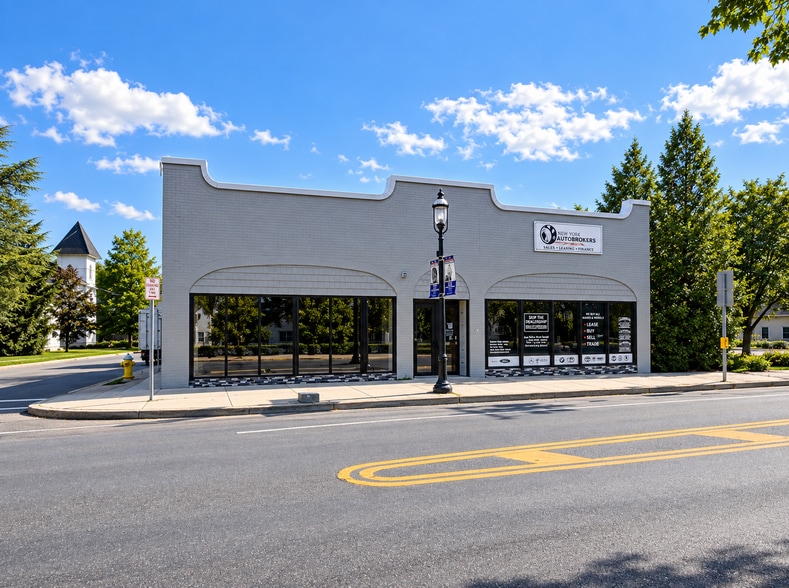 Primary Photo Of 320 Main St, Islip Storefront For Lease