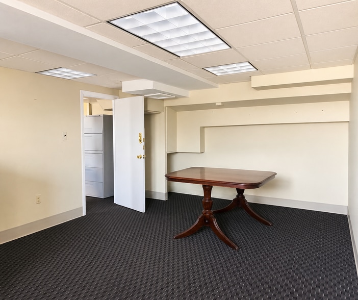 More Photos Of 1 E Chase St, Baltimore Apartments For Sale