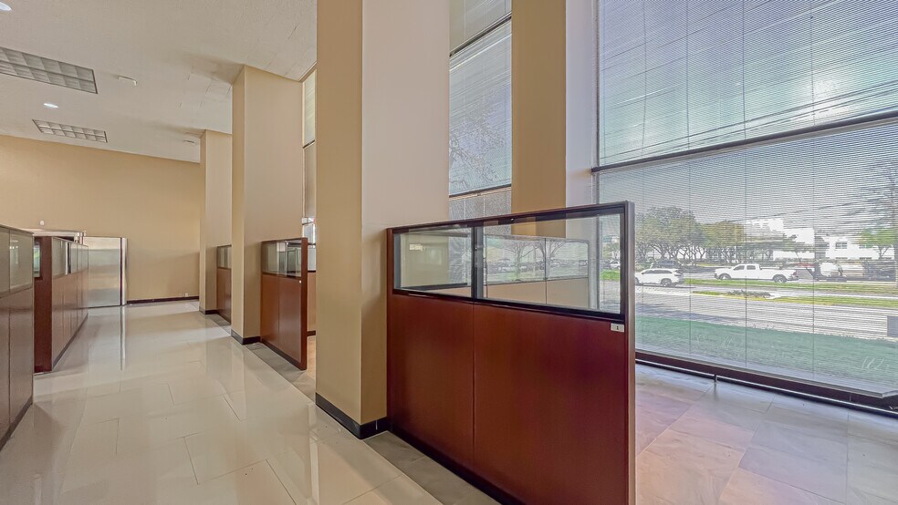 More Photos Of 9525 Bissonnet St, Houston General Retail For Lease