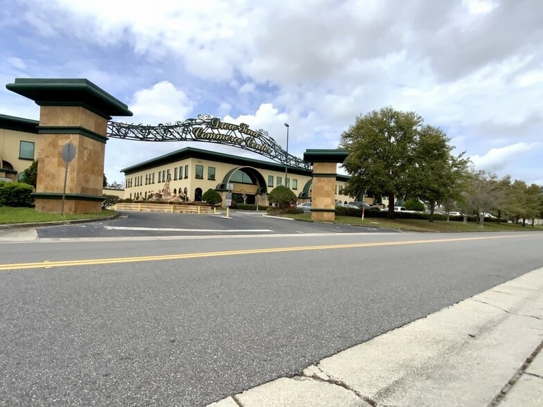 More Photos Of 7075 Kingspointe Pky, Orlando Showroom For Lease