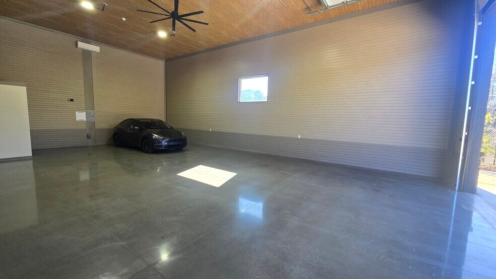 More Photos Of 144 McCrary Rd, Mooresville Flex For Sale