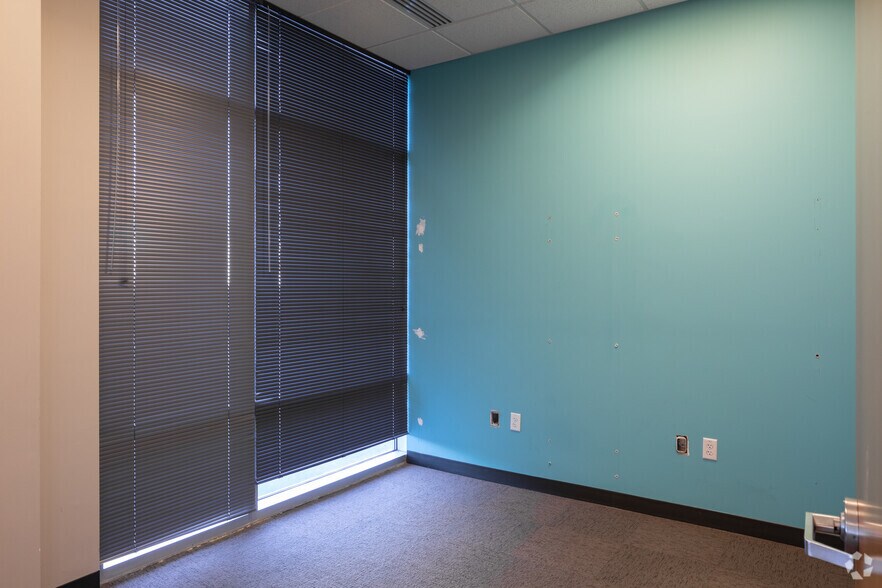 More Photos Of 7901 E Lowry Blvd, Denver Office For Sale