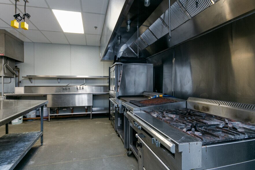 More Photos Of 1632 McCain Ln, Manhattan Sorority Fraternity House For Sale