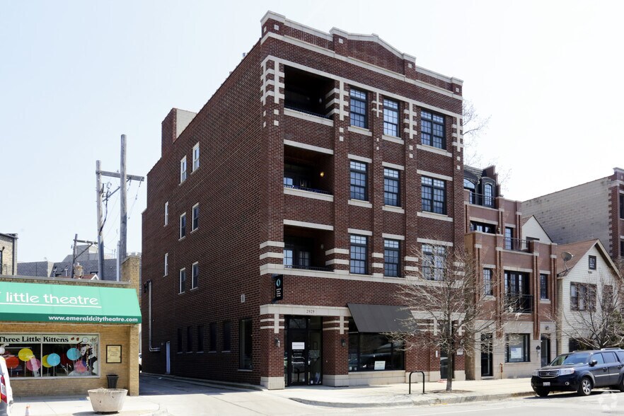 More Photos Of 2927-2929 N Southport Ave, Chicago Storefront Retail Residential For Lease