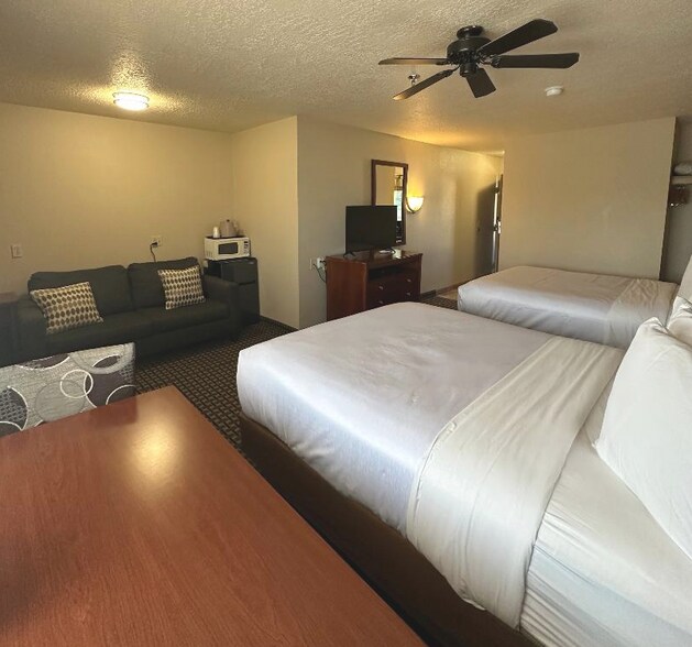 More Photos Of 1011 Rio Grande Ave, Gunnison Hotel For Sale