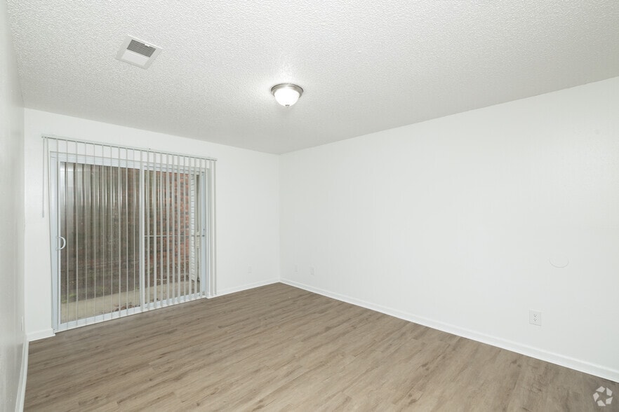 More Photos Of 4600 Twin Oaks Dr, Pensacola Apartments For Sale