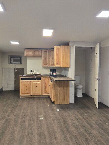 More Photos Of 1343 E Justice Rd, Central Point Warehouse For Sale