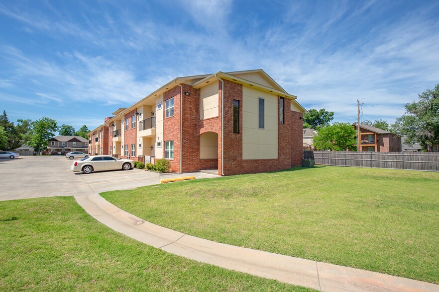 More Photos Of 715 Monnett Ave, Norman Apartments For Sale