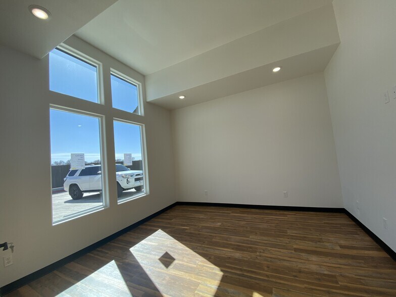 More Photos Of 11702 Frankford Ave, Lubbock Medical For Sale