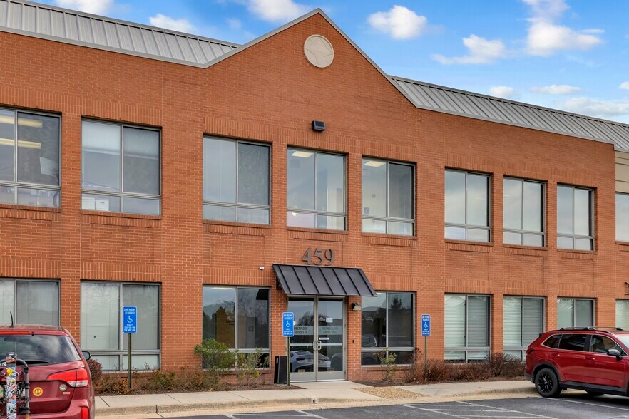 More Photos Of 459 Herndon Pky, Herndon Medical For Lease