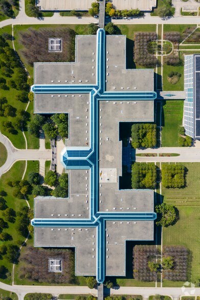 More Photos Of 2000 Center Dr, Hoffman Estates Office For Lease