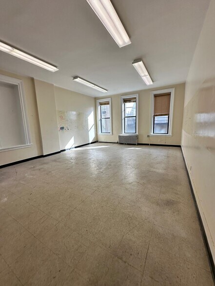 More Photos Of 370 E 149th St, Bronx Office For Lease